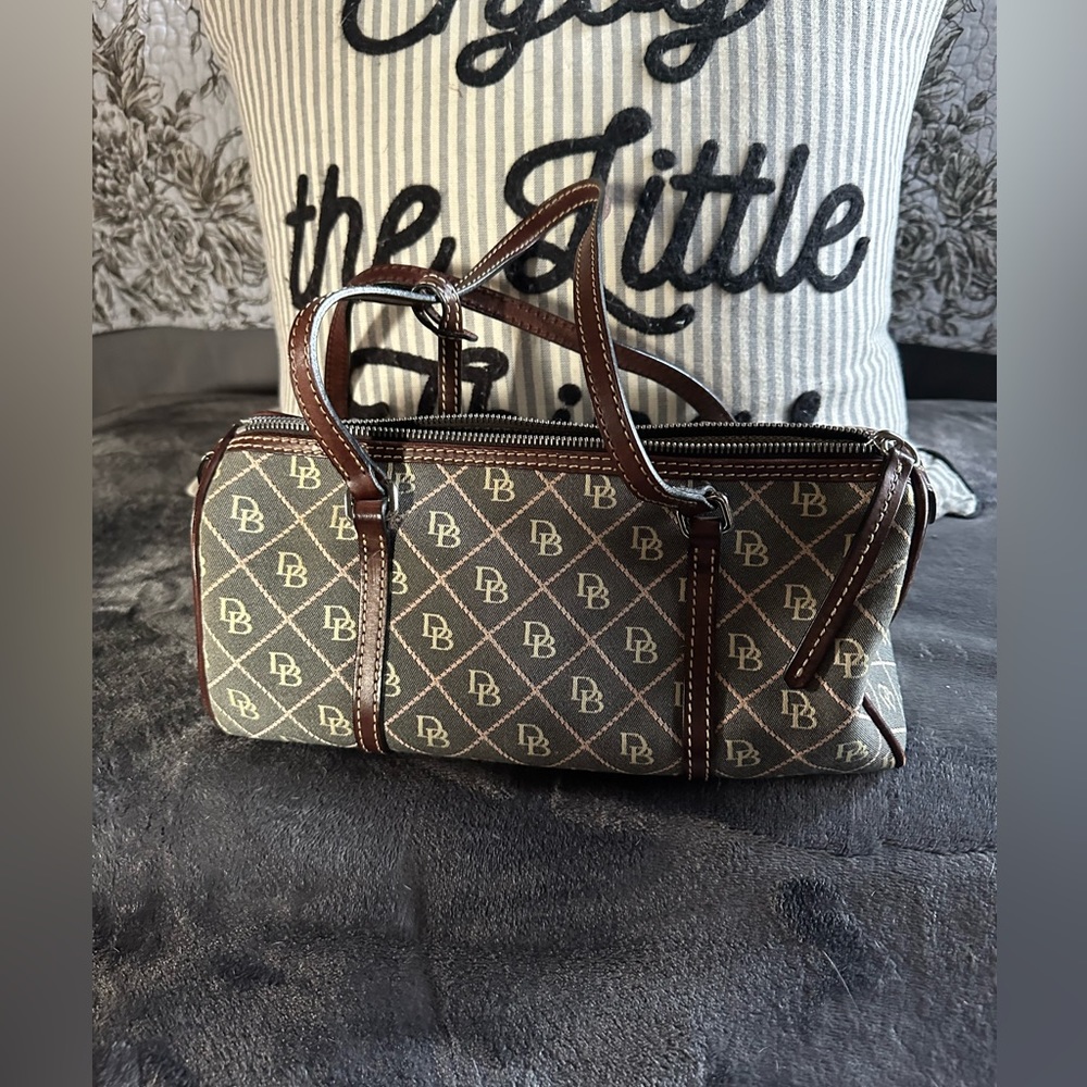 Vintage Dooney and Bourne barrel bag